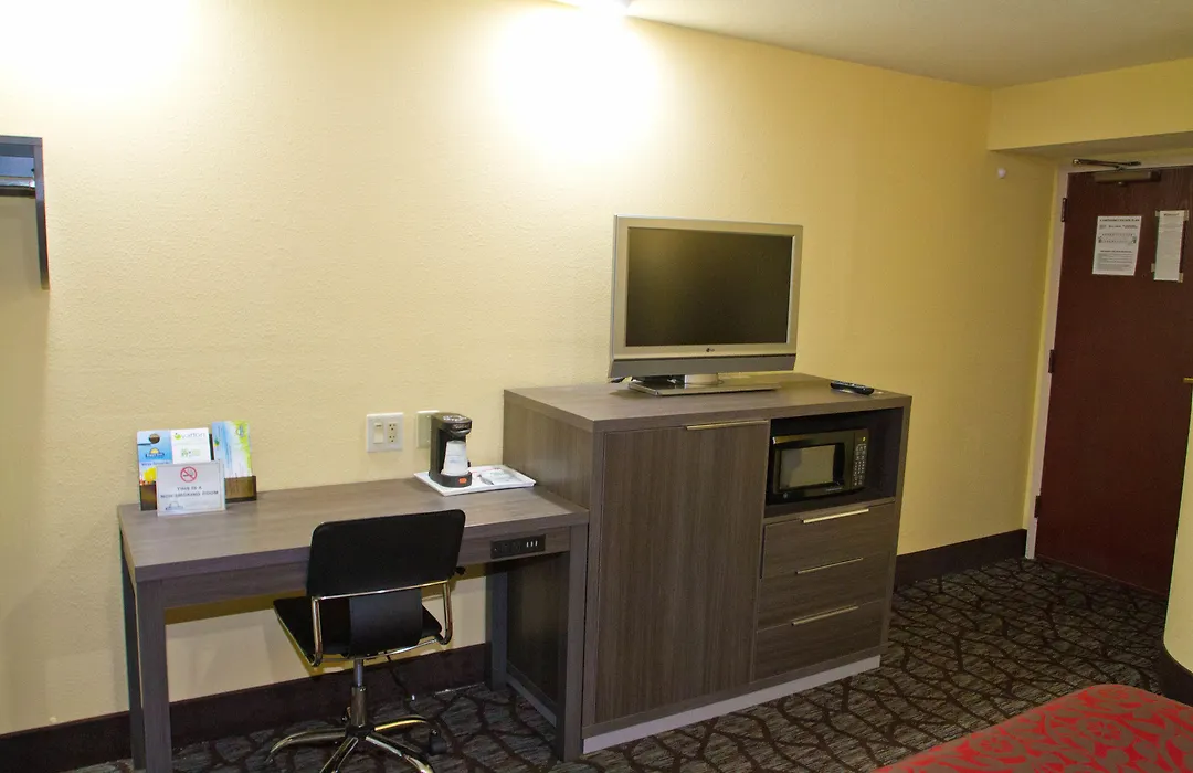 Days Inn By Wyndham Blue Springs-1