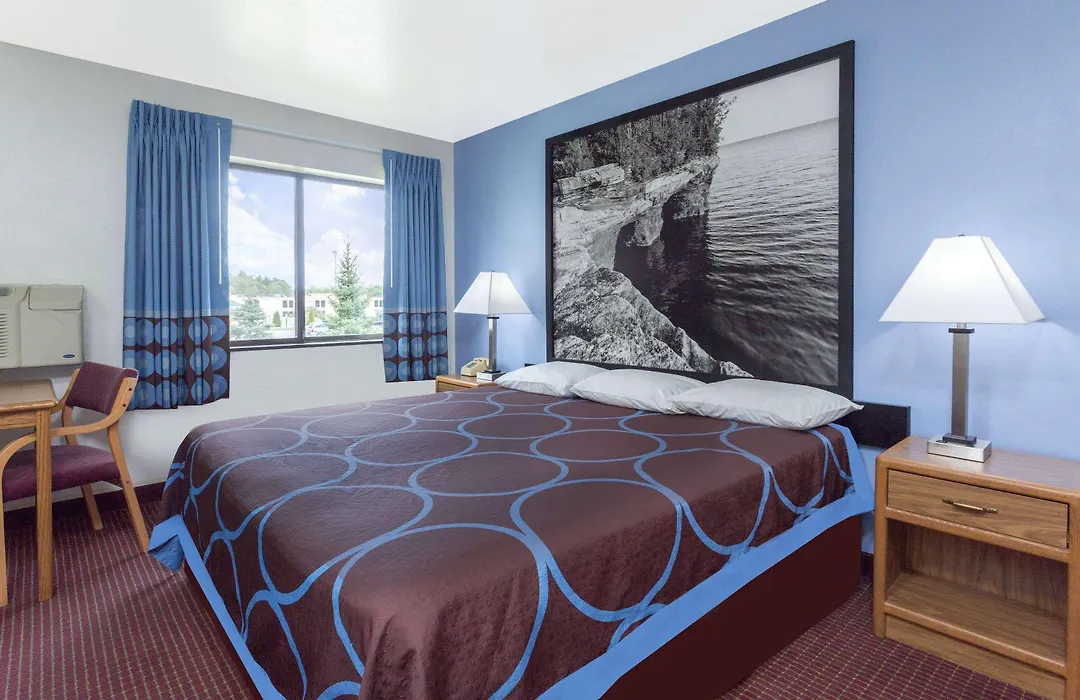 Super 8 By Wyndham Wisconsin Dells-1