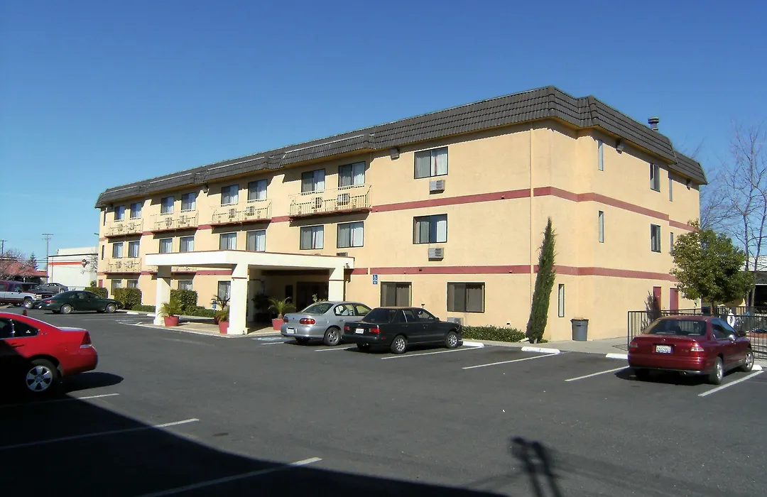 Sutter Inn-1