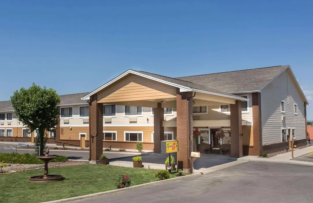 Super 8 By Wyndham Baker City-1
