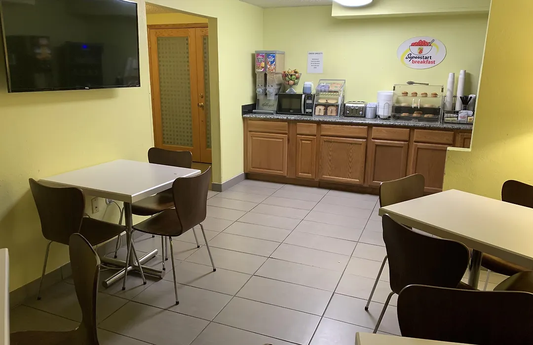 Super 8 By Wyndham Pueblo-1