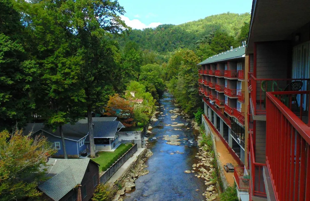 Baymont By Wyndham Gatlinburg On The River-1