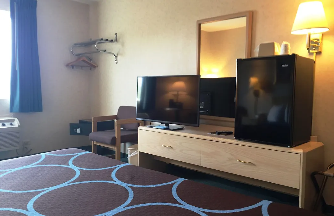 Super 8 By Wyndham Canandaigua-1