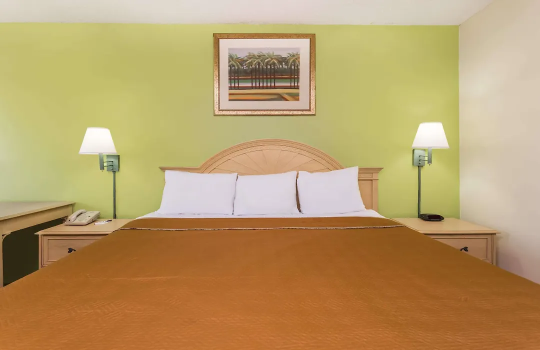 Travelodge By Wyndham Cordele-1