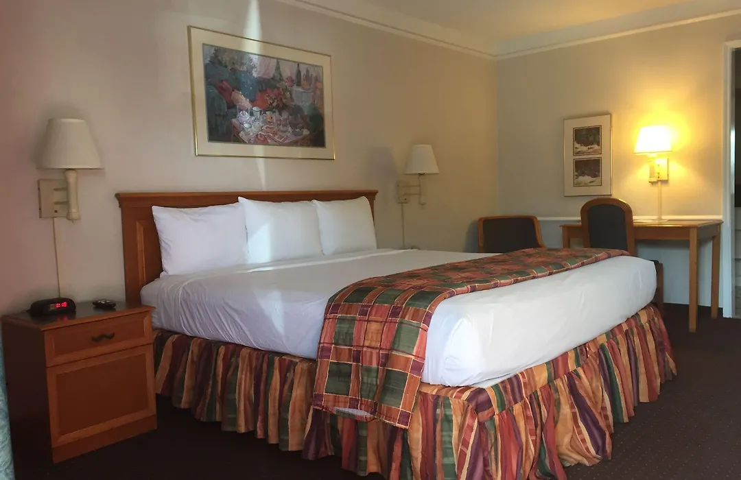 Days Inn By Wyndham Tucson City Center-1