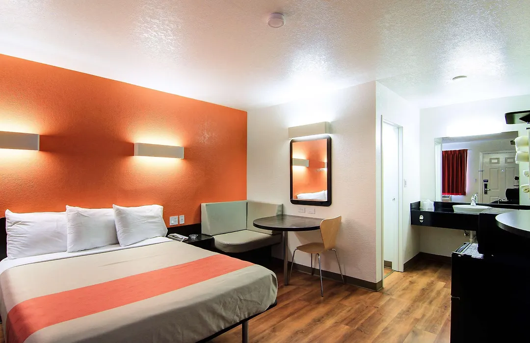 Motel 6 Old Town Scottsdale Fashion Square-1