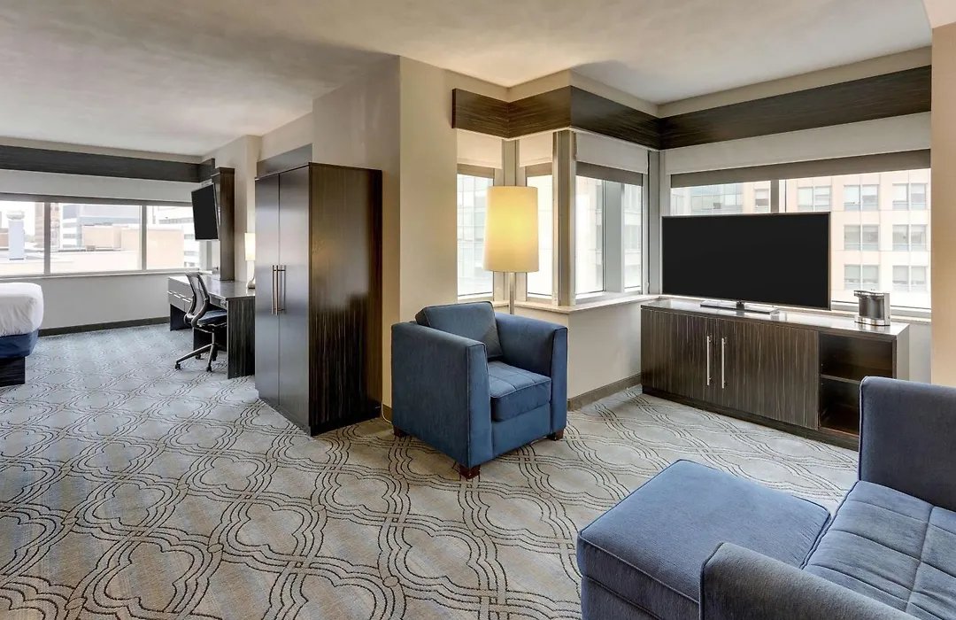 Doubletree By Hilton St. Louis Forest Park-1