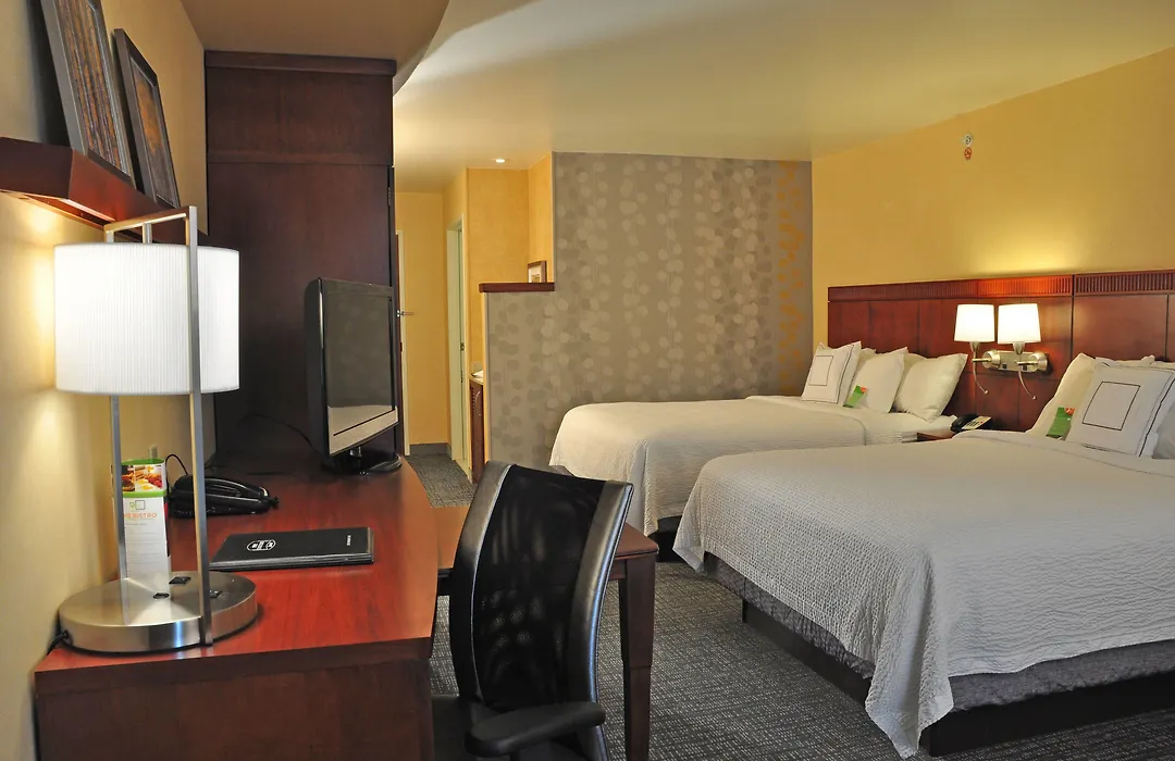 Courtyard By Marriott Kingston-1