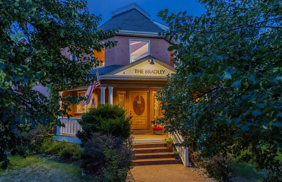 The Bradley Boulder Inn-1