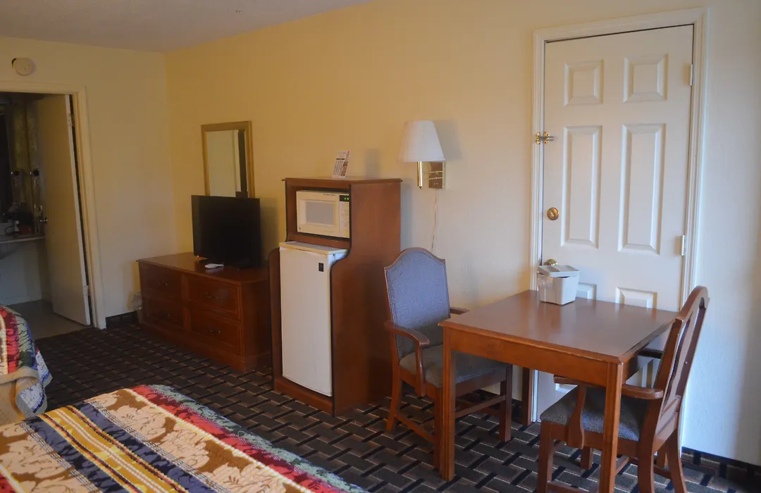 Great Lakes Inn & Suites-1