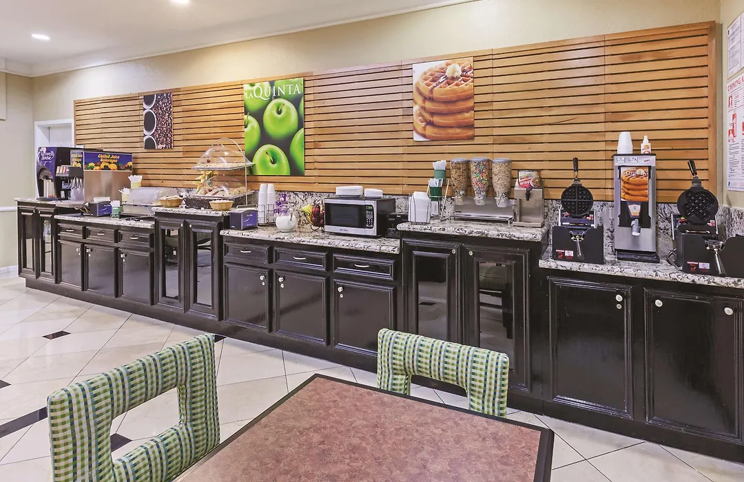 La Quinta By Wyndham Pearland-1