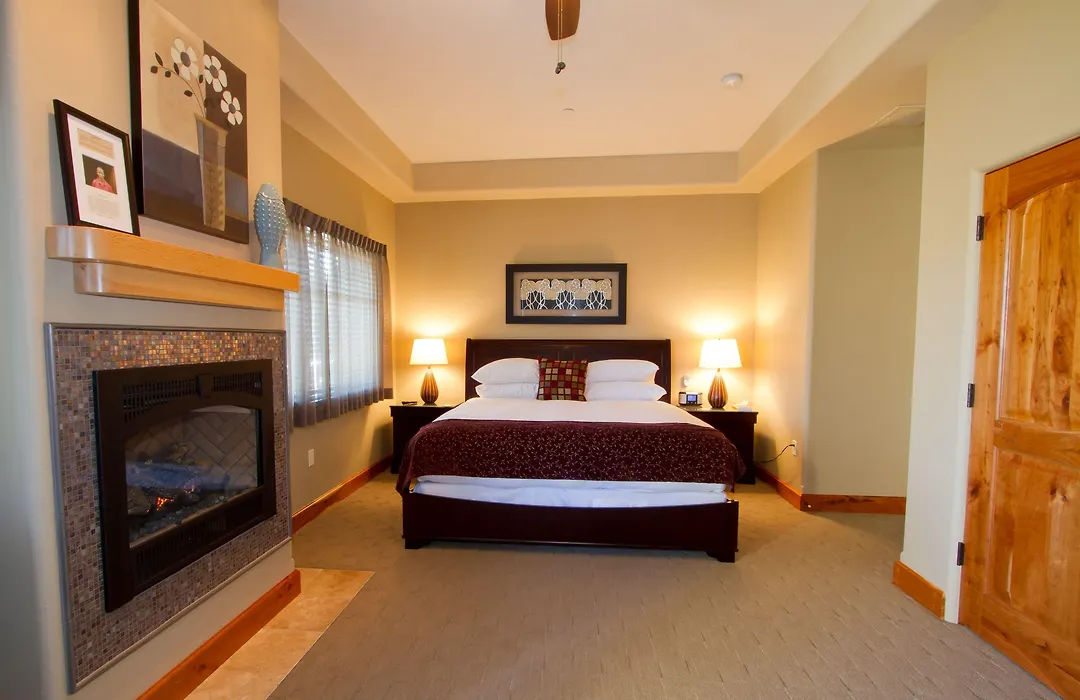 Columbia Cliff Villas-1