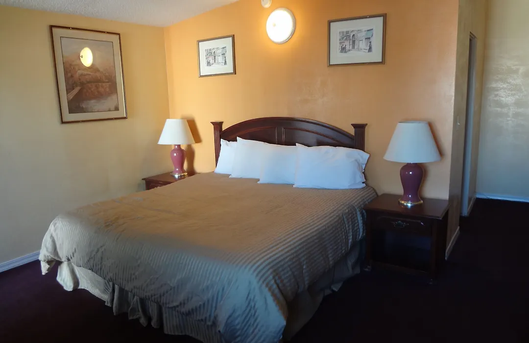 Signature Inn Medford Downtown - Newly Renovated-1