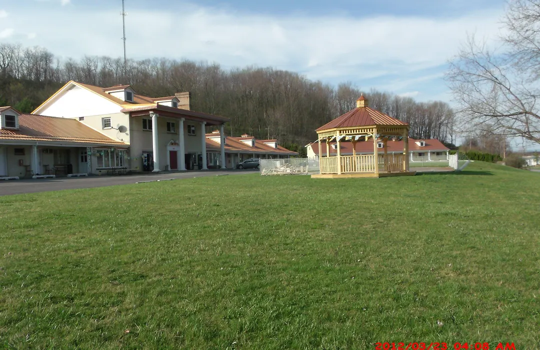 Relax Inn Altoona-1