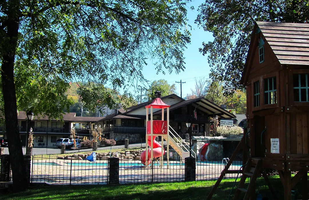 Brookside Lodge - Gatlinburg - On The River-1