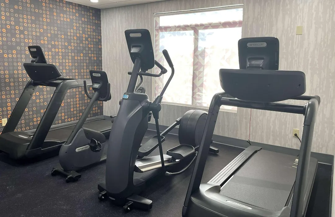 La Quinta Inn & Suites By Wyndham Tulsa Midtown-1