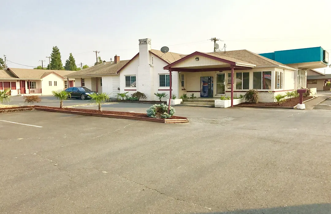 Travelers Inn Motel-1