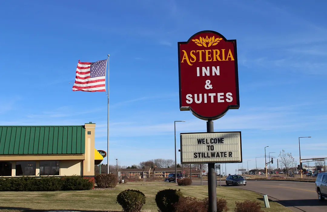 Coratel Inn And Suites By Jasper Stillwater-1