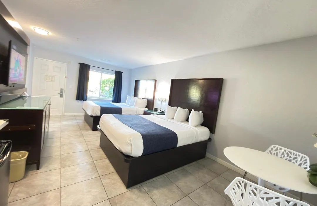 Lantern Inn & Suites - Sarasota-1