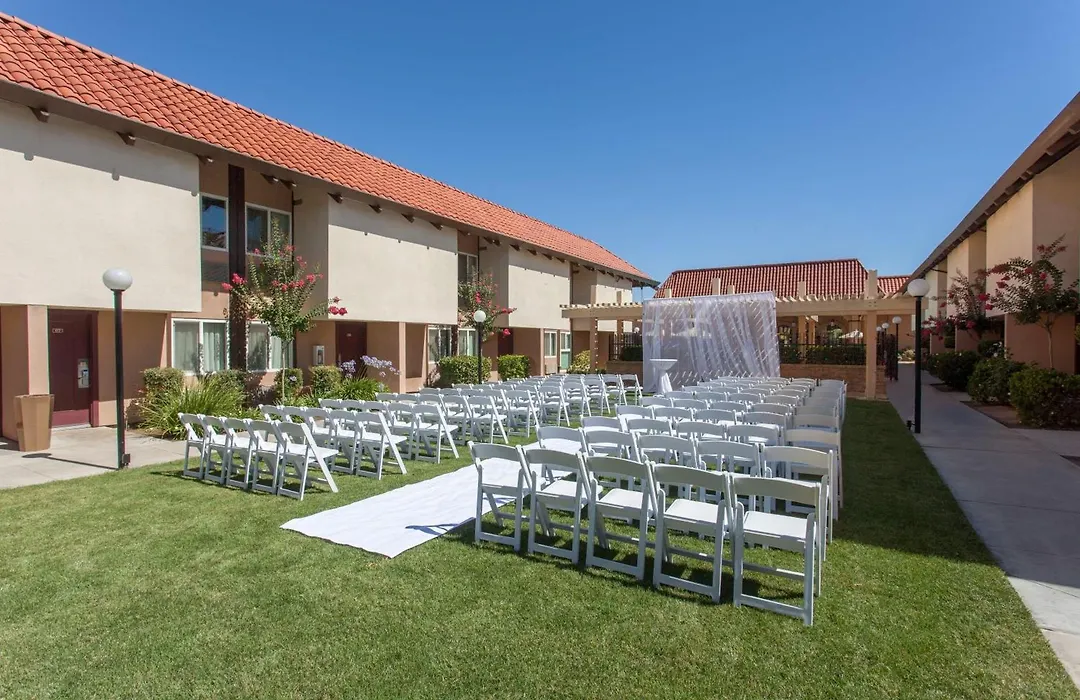 Ramada By Wyndham Fresno North-1