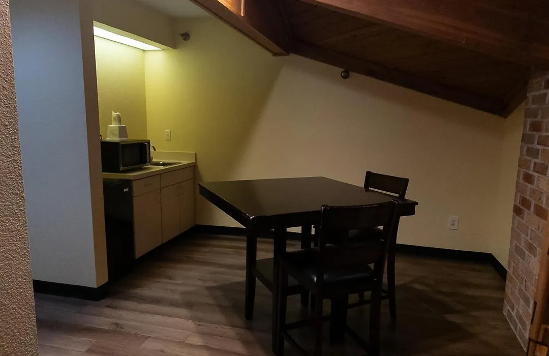 Baymont By Wyndham Battle Creek Downtown-1