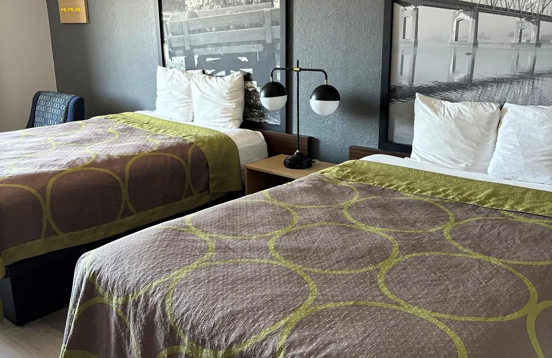 Super 8 By Wyndham Burlington-1