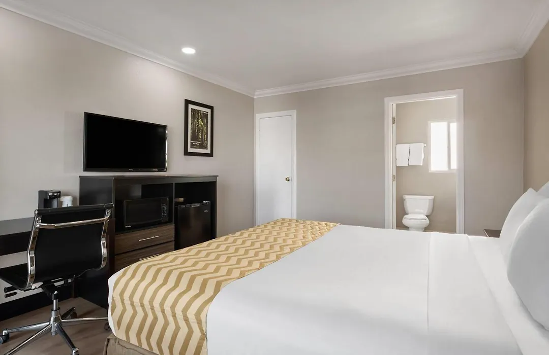 Travelodge By Wyndham Eureka-1