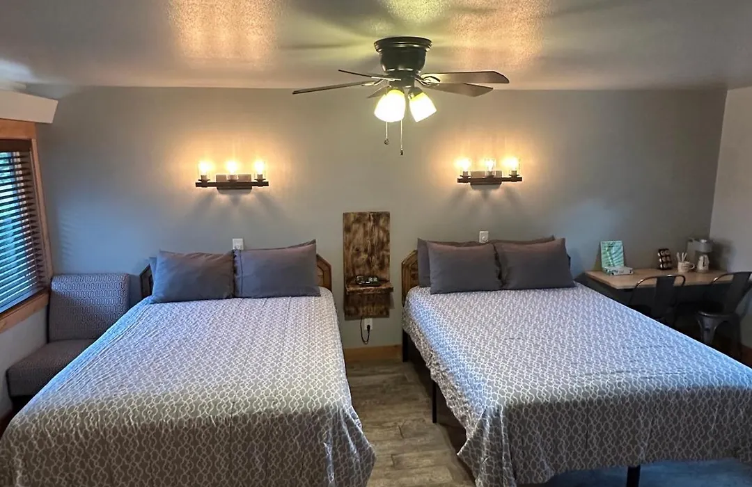 Columbine Inn (Adults Only)-1