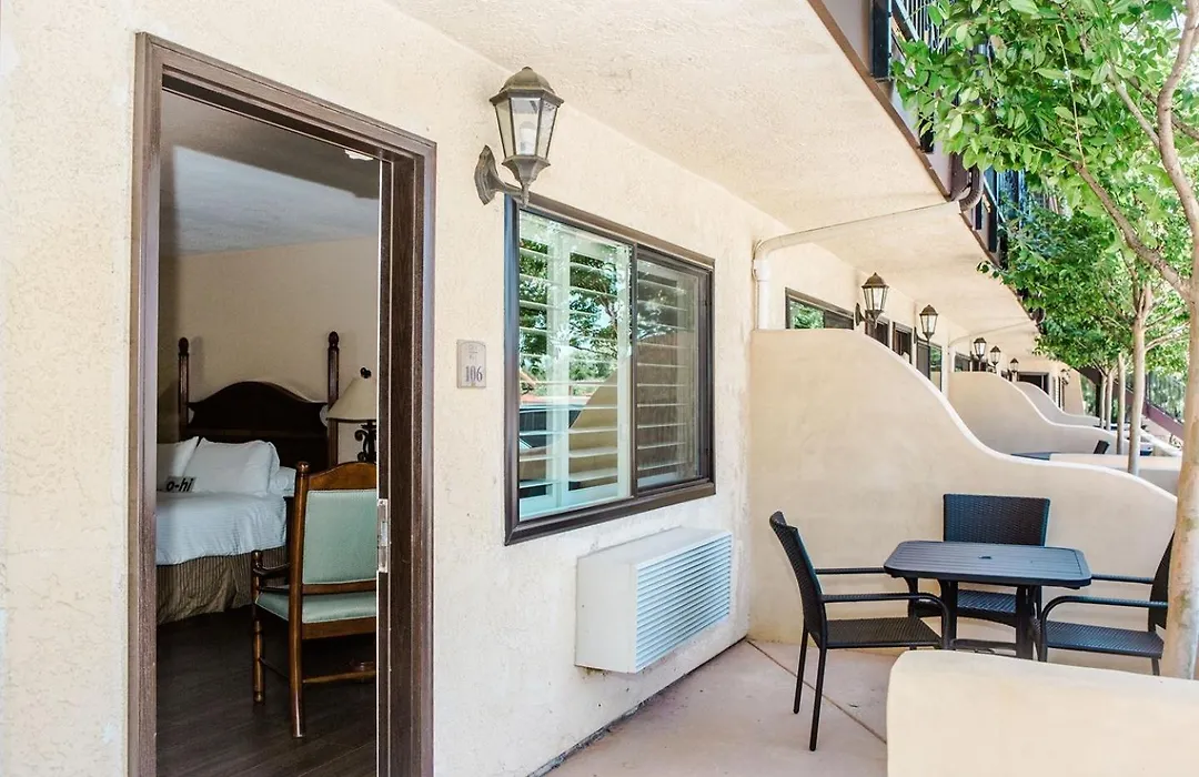 Casa Ojai Inn-1