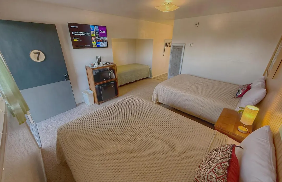 Mokee Motel-1