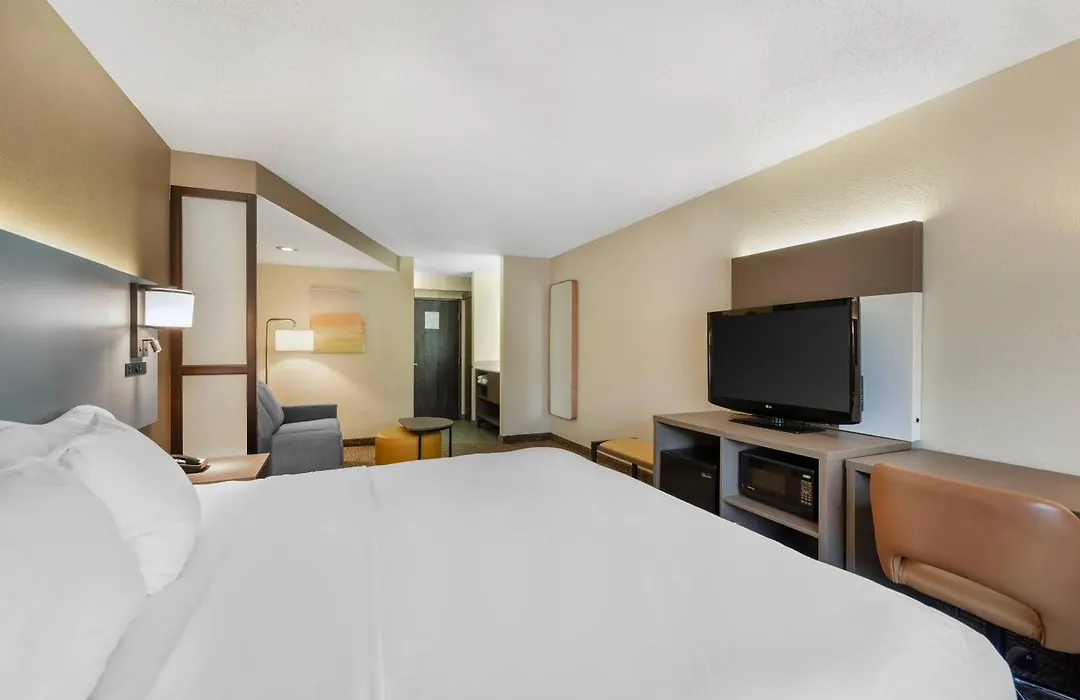 Comfort Inn & Suites Butler-1