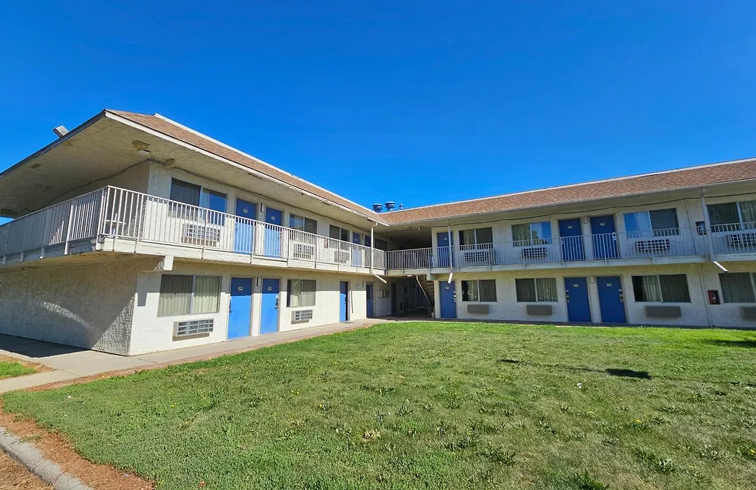 Motel 6-Mitchell, Sd-1