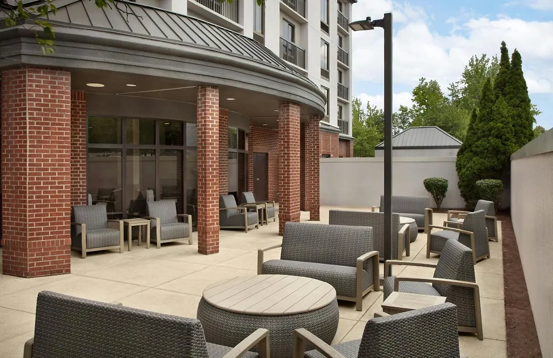 Courtyard By Marriott Bloomington-1