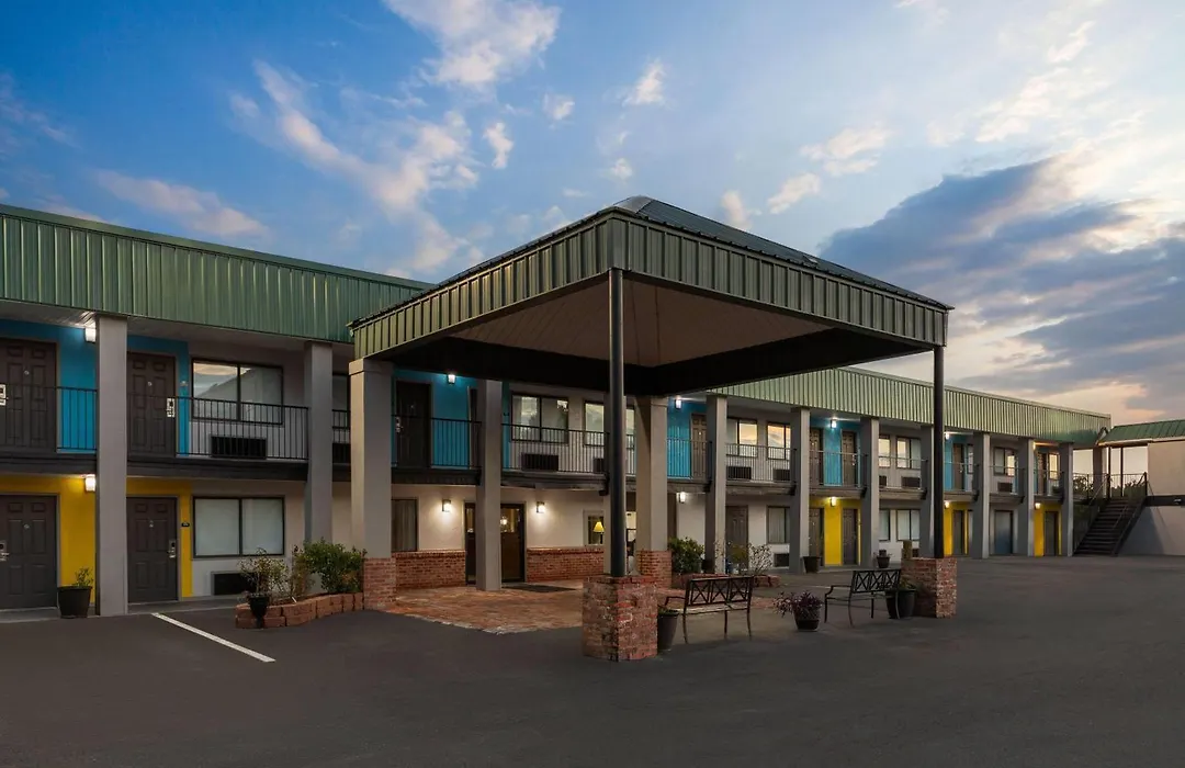 Days Inn By Wyndham Natchitoches-1
