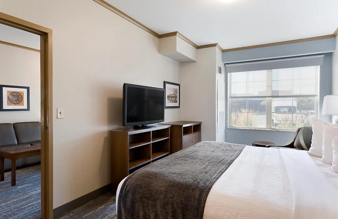 Clubhouse Hotel And Suites-1