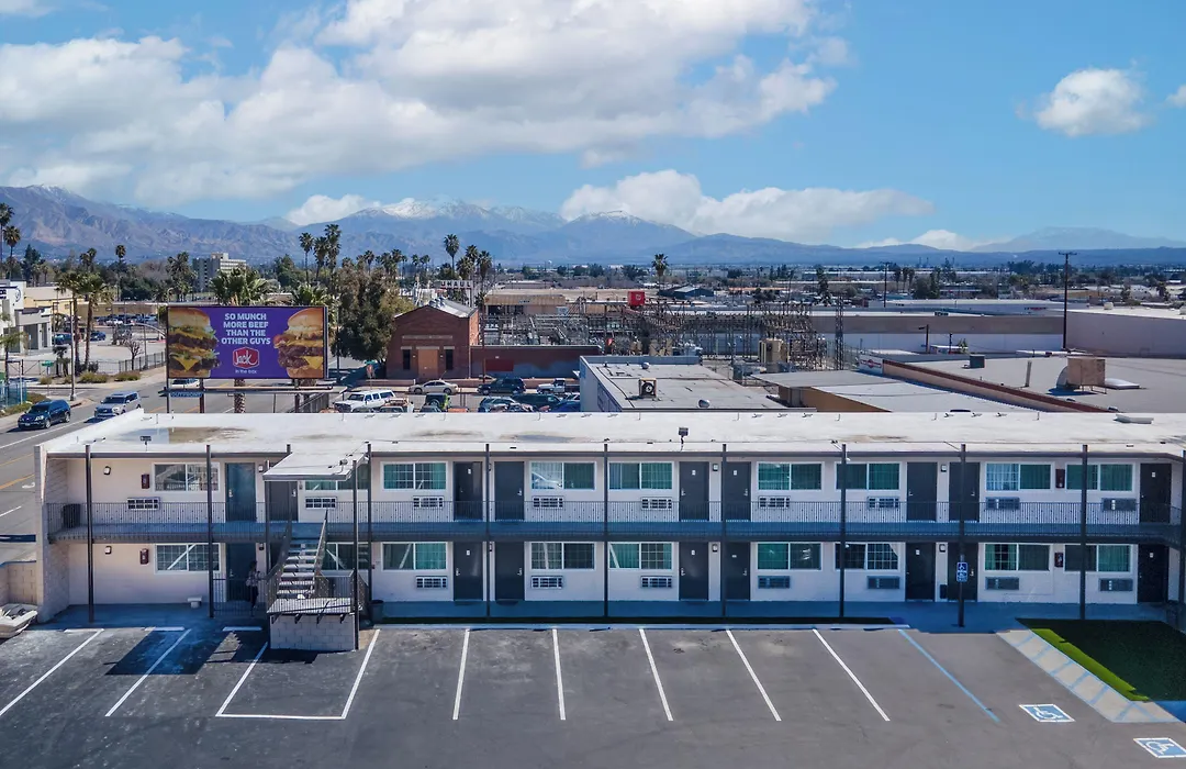 Inland Inn & Suites-1