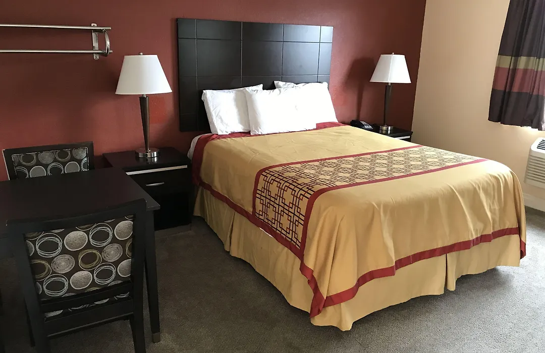 Manhattan Inn & Suites-1