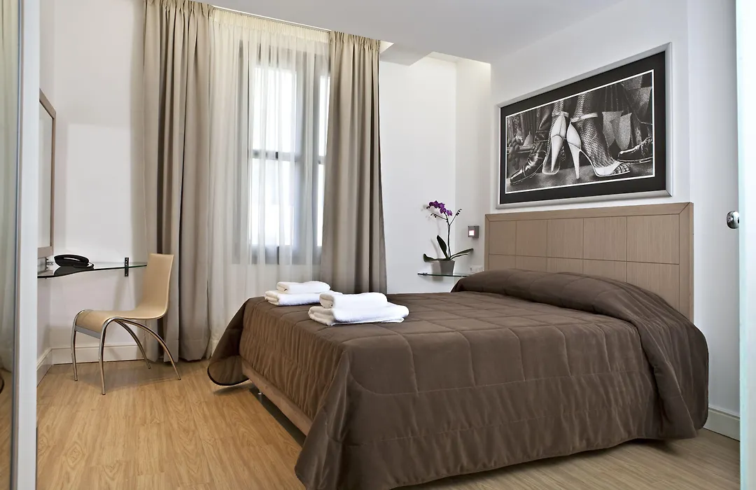 Chic Hotel-1