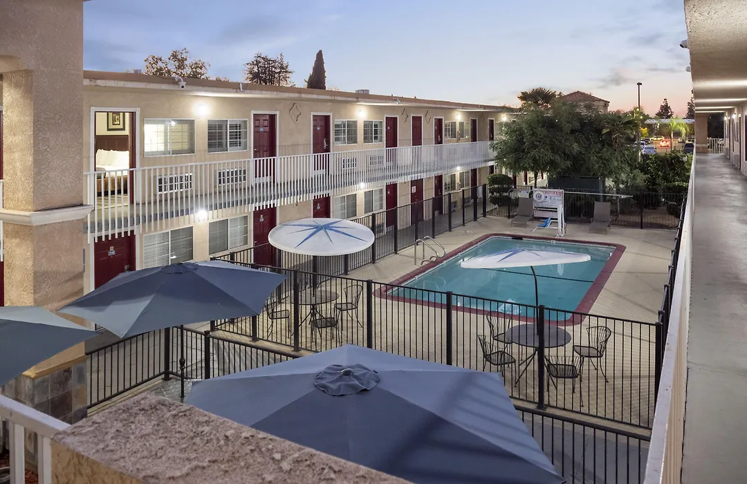 Dream Inn-1