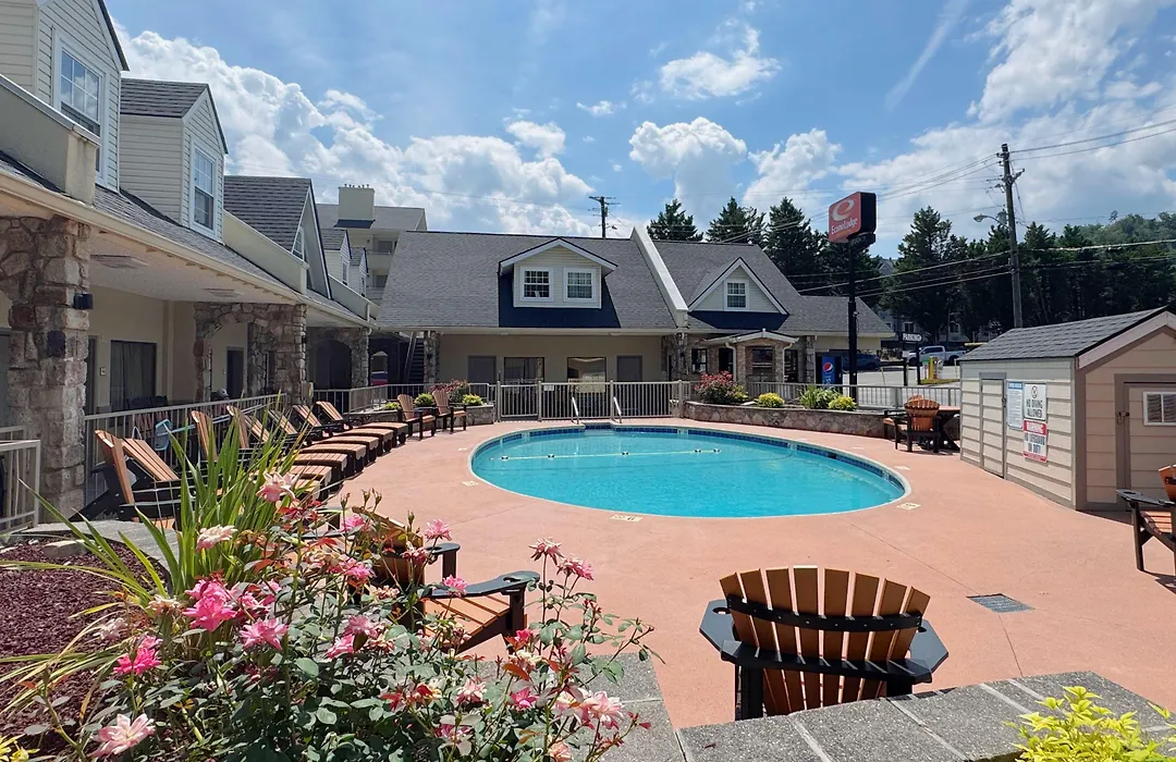 Econo Lodge Inn & Suites Gatlinburg At The Convention Center-1