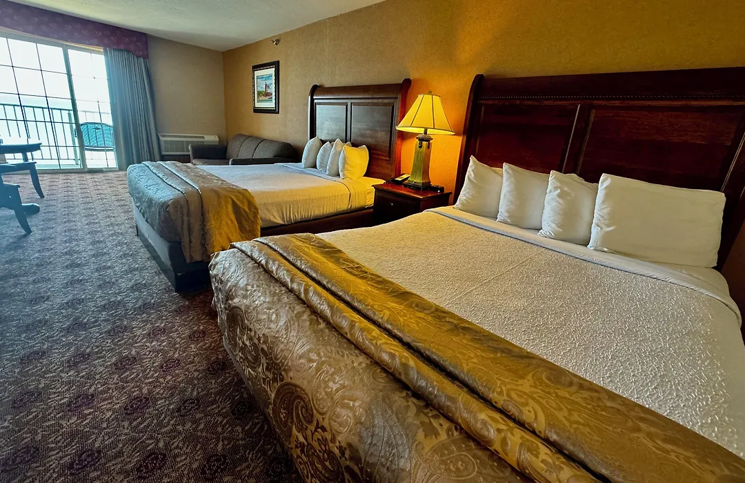 Hamilton Inn Select Beachfront Mackinaw City-1