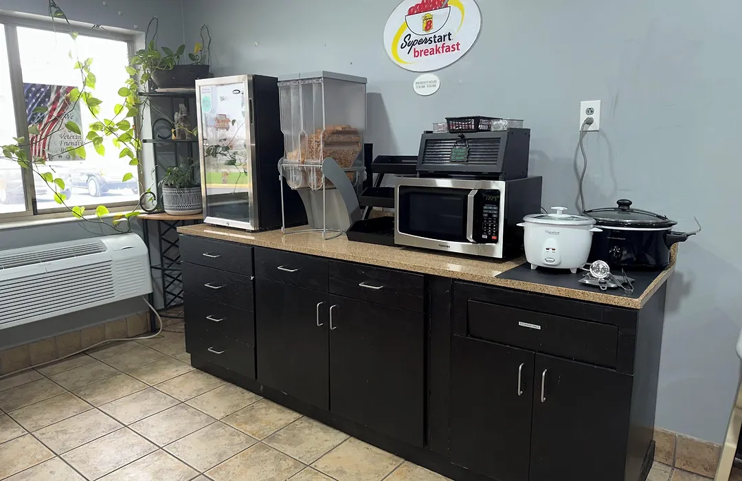 Super 8 By Wyndham Kokomo-1