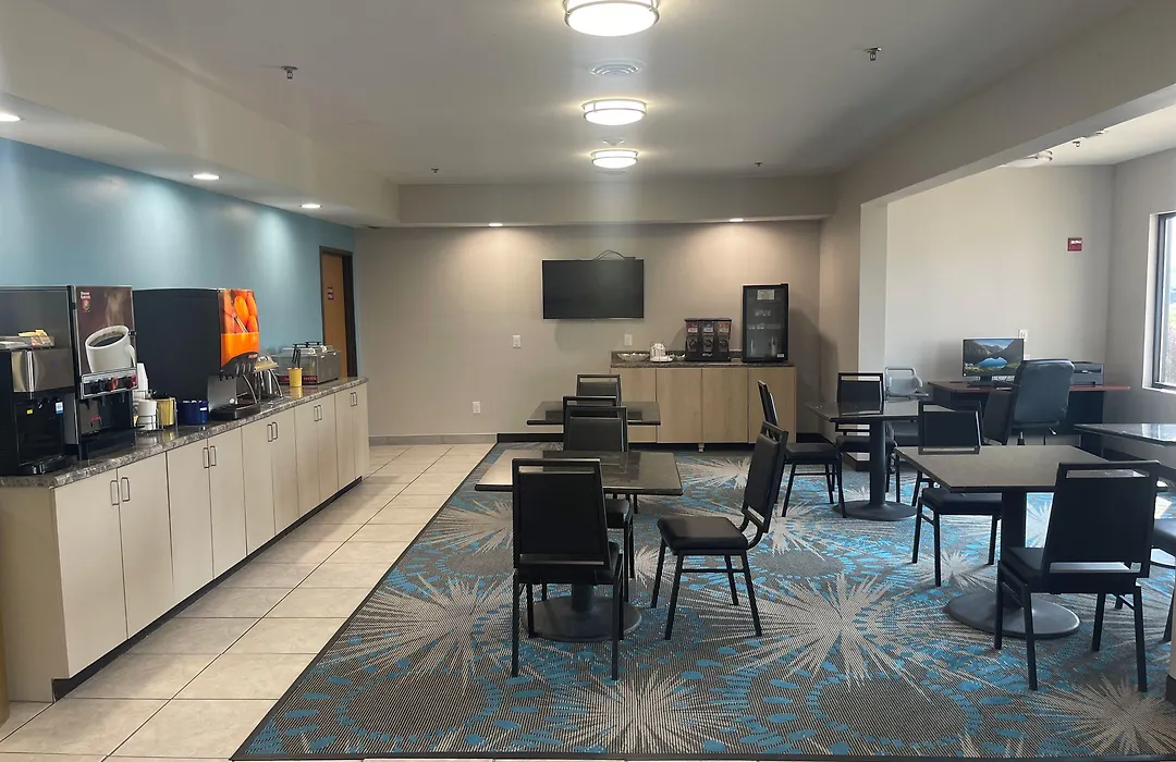 Days Inn By Wyndham Jefferson City-1