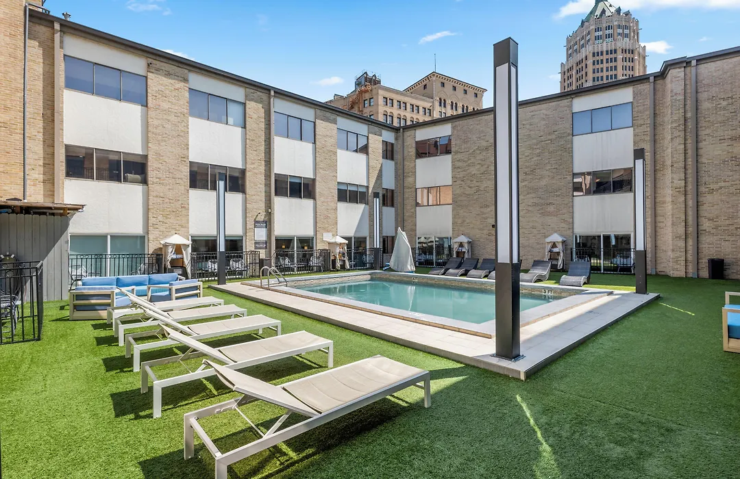 Riverwalk Plaza Hotel-1
