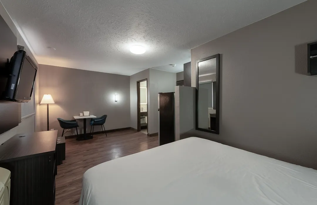 Studio 6 Limon, Co I 70-1