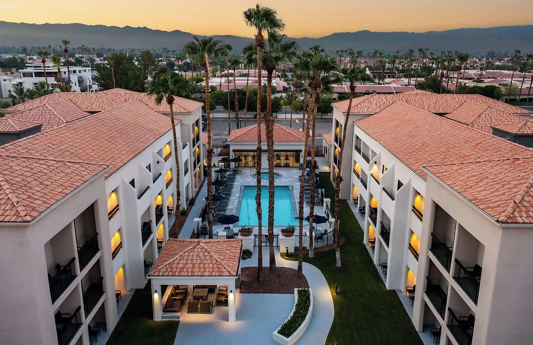 Courtyard By Marriott Palm Springs-1