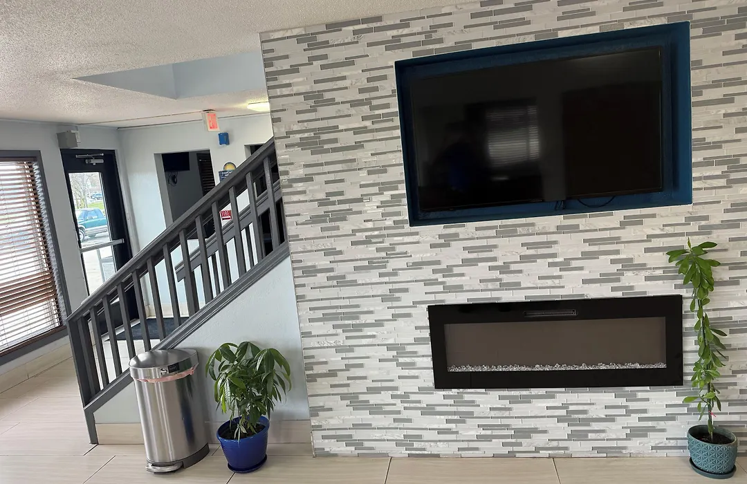 Days Inn By Wyndham Muncie -Ball State University-1