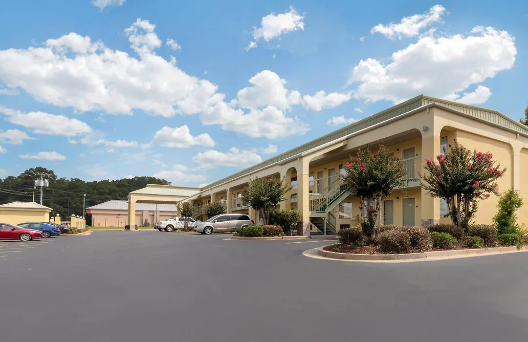Quality Inn Mccomb-1