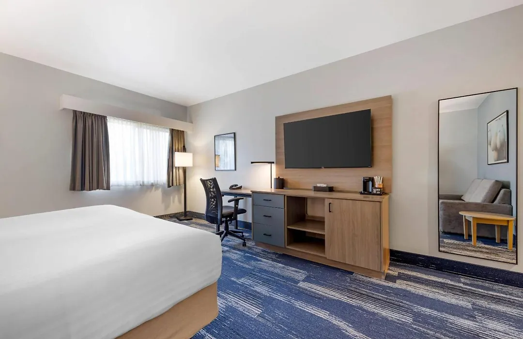 Edgewater Inn And Suites, An Ascend Collection Hotel-1
