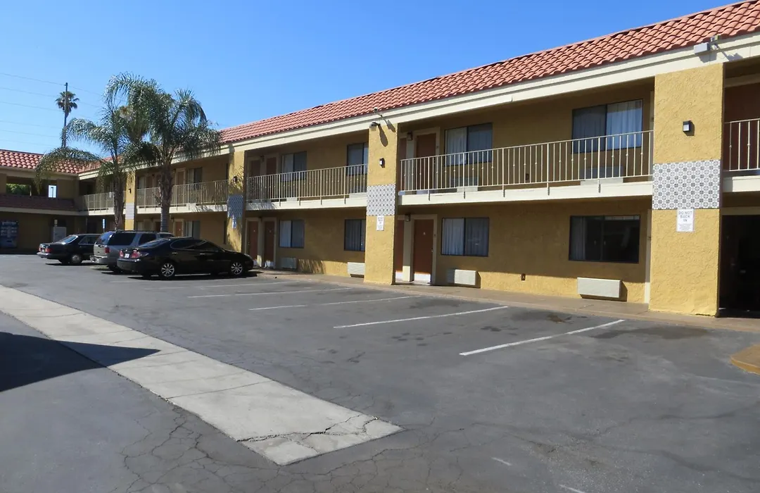 Riverside Inn & Suites-1